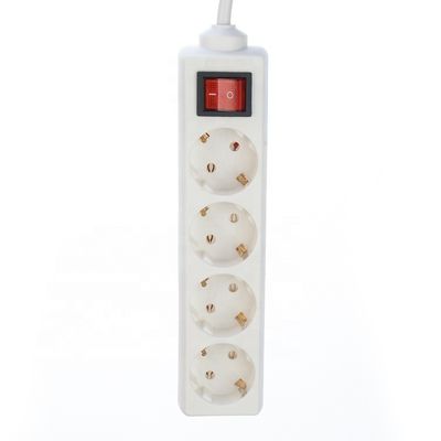 Coupe d'alimentation avec 4 prises de courant courant nominal 10/16A câble de protection contre les surtensions H05VV-F 3x1.5mm2