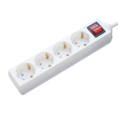bande d'alimentation standard de l'UE avec 4 prises de courant Protecteur contre les surtensions Commutateur USB Ports de sortie H05VV-F 3x1.25MM2 Cable et prise 3 broches du Royaume-Uni
