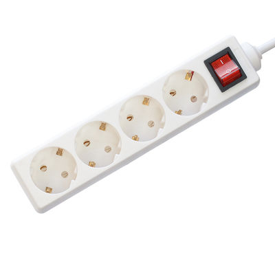 bande d'alimentation standard de l'UE avec 4 prises de courant Protecteur contre les surtensions Commutateur USB Ports de sortie H05VV-F 3x1.25MM2 Cable et prise 3 broches du Royaume-Uni