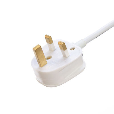 bande d'alimentation standard de l'UE avec 4 prises de courant Protecteur contre les surtensions Commutateur USB Ports de sortie H05VV-F 3x1.25MM2 Cable et prise 3 broches du Royaume-Uni
