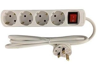 bande d'alimentation standard de l'UE avec 4 prises de courant Protecteur contre les surtensions Commutateur USB Ports de sortie H05VV-F 3x1.25MM2 Cable et prise 3 broches du Royaume-Uni