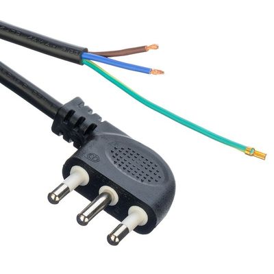16A IEC 60320 C13 Clover Connector Noir Italie Norme H05VV-F 3x0.75MM2 Le câble d'extension est mis à la terre